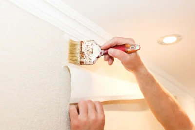 Pose de papier peint à Montilliers — revêtements muraux et toiles de verre